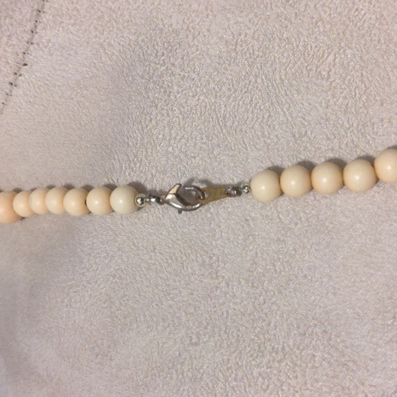 Giraffe Animal Print Black and Cream Beaded Necklace 25" - Picture 6 of 7